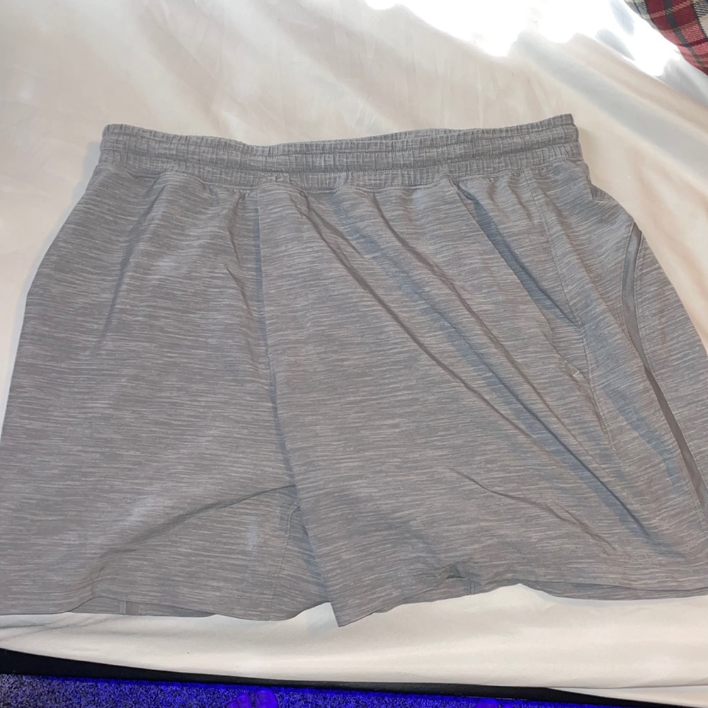 Men’s 5” liner less Lulu lemon shorts size Large